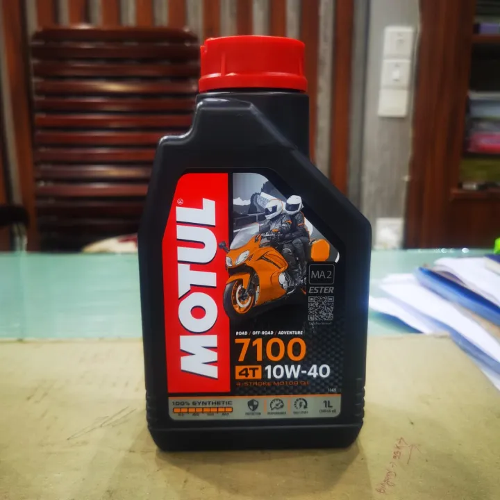 Motul%207100%204-Stroke%20Engine%20Oil%2010W40%204T%20100%25%20Synthetic%20(1%20Liter)%20-%20Image%205
