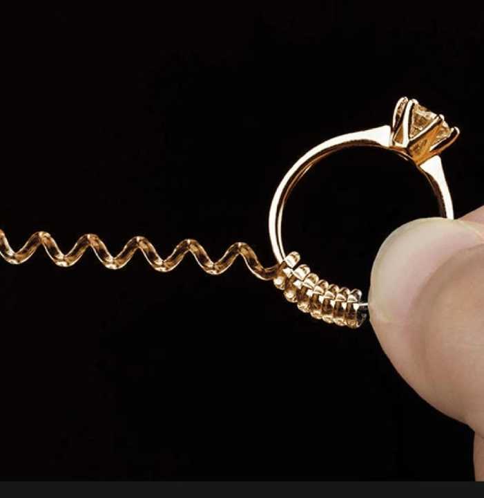 Titner%20Spiral%20Ring%20Resizing%20Tool%20Adjustable%20Transparent%20Ring%20Size%20Fixer%20for%20Comfort%20and%20Style%20-%20Image%204