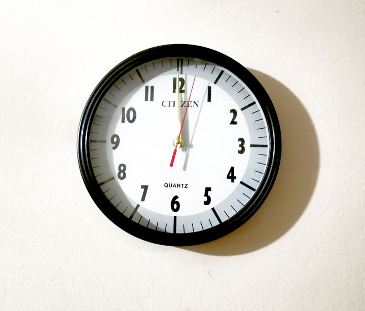Premium%20Quality%20Wall%20Clock%20Stylish%20Round%20Shape%20Medium%20Deyal%20Ghori%20Blue%20&%20Red%20&%20Paste%20Colour%2026%20CM%20-%20Image%205
