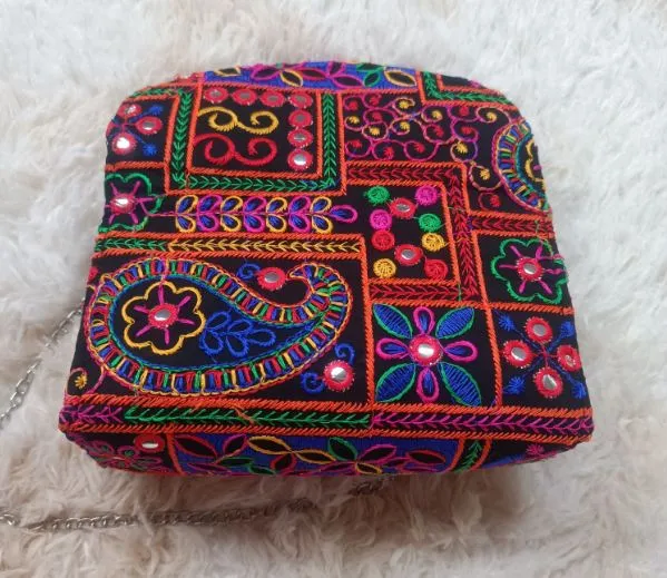 New%20Nokshi%20Desing%20Ladies%20Hand%20Purse%20For%20Women,%20Handbag%20For%20Girls%20Wallet%20-%20Wallet%20-%20Image%204