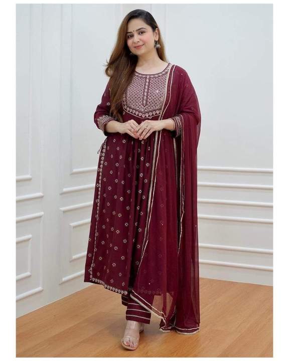 New Collection - Readymade Nayra Cut Gown Three-Piece Set for Women - Elegant Fashion
