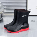 The new rain boots men's work kitchen anti-slip water shoes can be worn in all seasons waterproof rain boots can be worn outside the work vegetable field fashion shoes. 