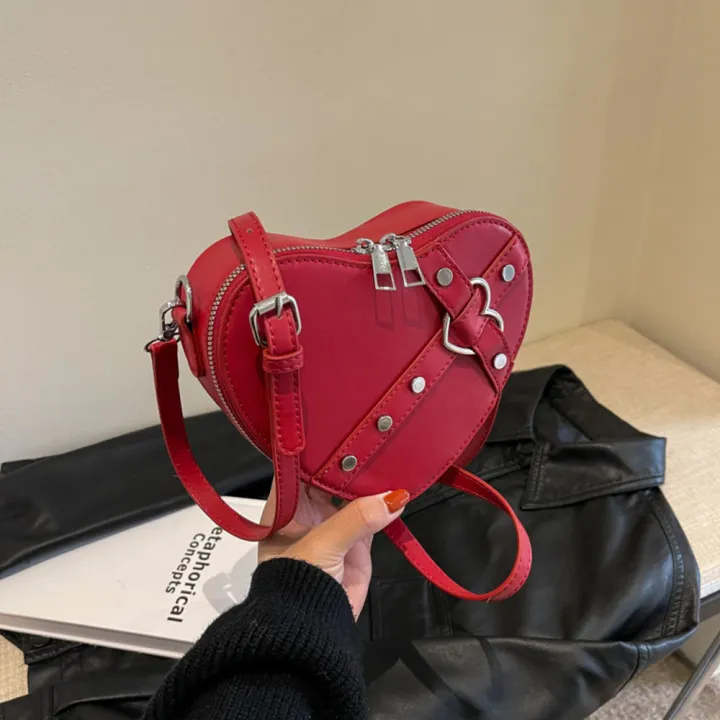 Y2K%20Heart-shaped%20Crossbody%20Bag%20Zip%20Closure%20Rivet%20Detail%20Vintage%20Love%20Shoulder%20Bag%20PU%20Leather%20Heart%20Purse%20for%20Evening%20Wear%20Casual%20Outing%20Trendy%20Accessory%20Women's%20Fashion%20Gift%20Item%20-%20Image%204