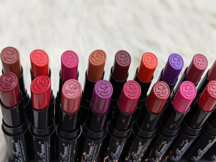 La%20Femme%20Super%20Matte%20Lipstick%20-%20Image%203