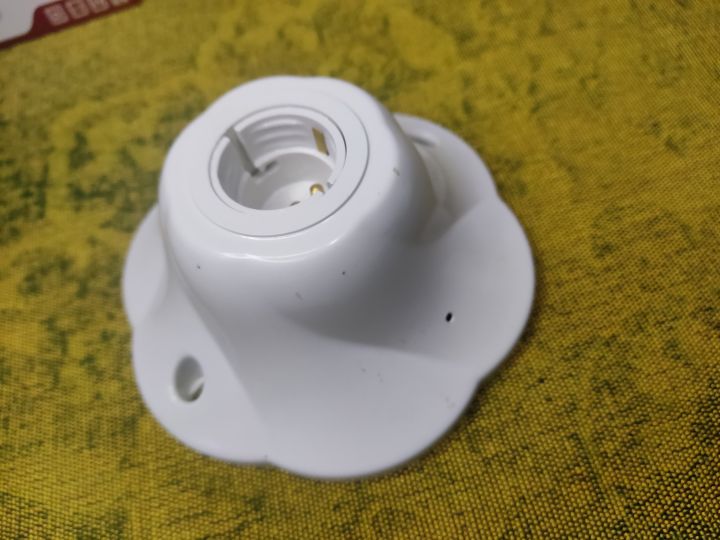 HD%20Bulb%20Base%20Wireless%20IP%20Camera%20Lamp%20Holder%20Security%20camera%20-%20Image%204