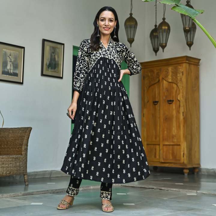 Black Floral Jaal V Neck Kurta Pant Set kp206