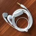 Samsung Earphone 3.5 mm Wired Earphone with Mic White Color.