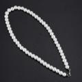 Charm Pearl Necklace w. Metal Clasp.