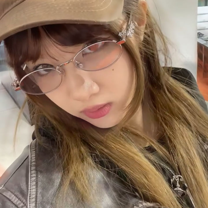 Rhinestone%20Stainless%20Steel%20Oval%20Frame%20Glasses%20Women's%20Punk%20Retro%20Anti%20Blue%20Light%20Eyewear%20Girl%20Reading%20Spectacles%20-%20Image%204