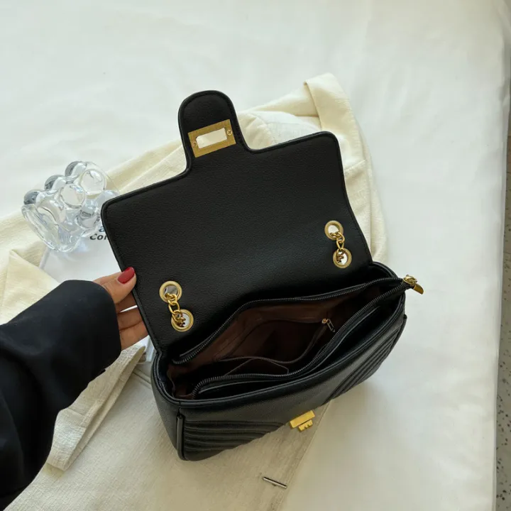 Bag%20Girls%20Little%20Fragrance%202023%20New%20Trendy%20Korean%20Edition%20Versatile%20Crossbody%20Small%20Bag%20Texture%20Commuting%20Fashion%20Chain%20Small%20Square%20Bag%20-%20Image%204