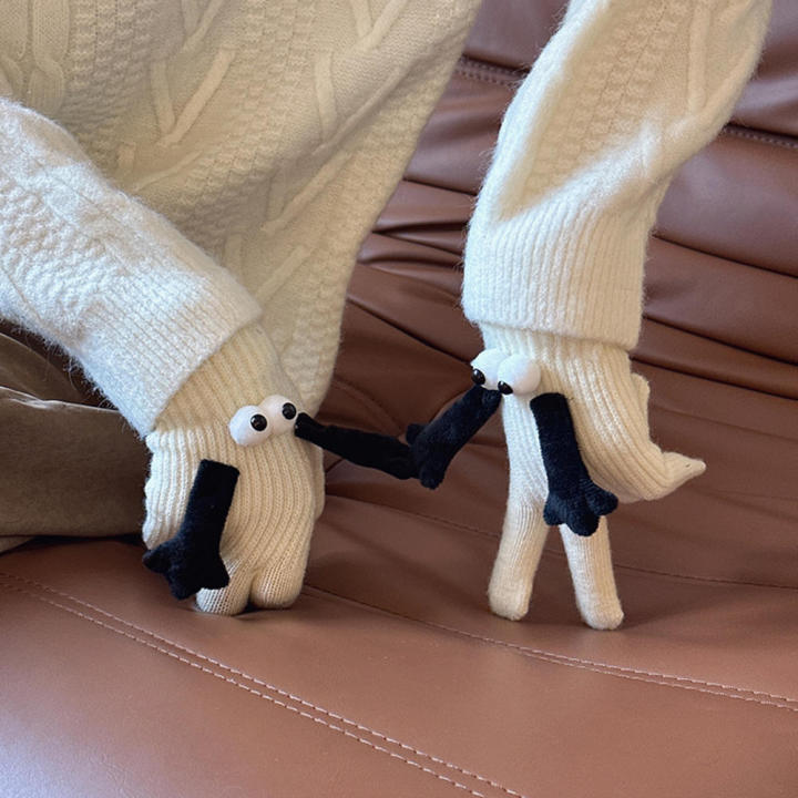 Full%20Finger%20Winter%20Gloves%20Black%20And%20White%20Mittens%20Creative%20Couple%20Gloves%20Funny%20Big%20Eye%20Mittens%20Couple%20Mittens%20Hand-holding%20Gloves%20-%20Image%206