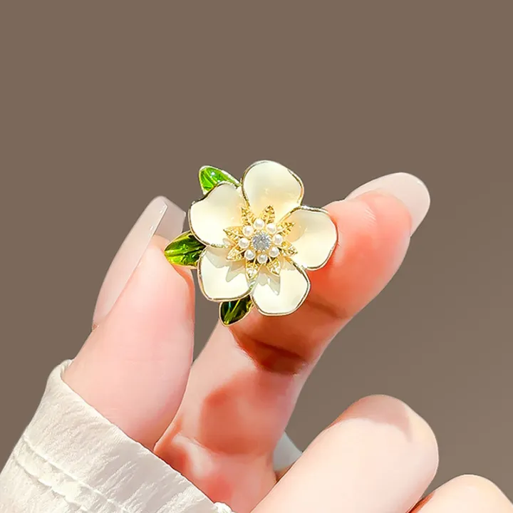 Elegant%20Gardenia%20Flower%20Brooches%20Pins%20For%20Women%20Beautiful%20Flower%20Dressing%20Clothes%20Corsage%20%20Accessories%20-%20Image%203
