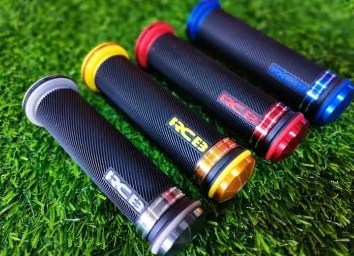 Rcb%20Handle%20Grip%20universal%20Motorcycle%20-%20Image%202