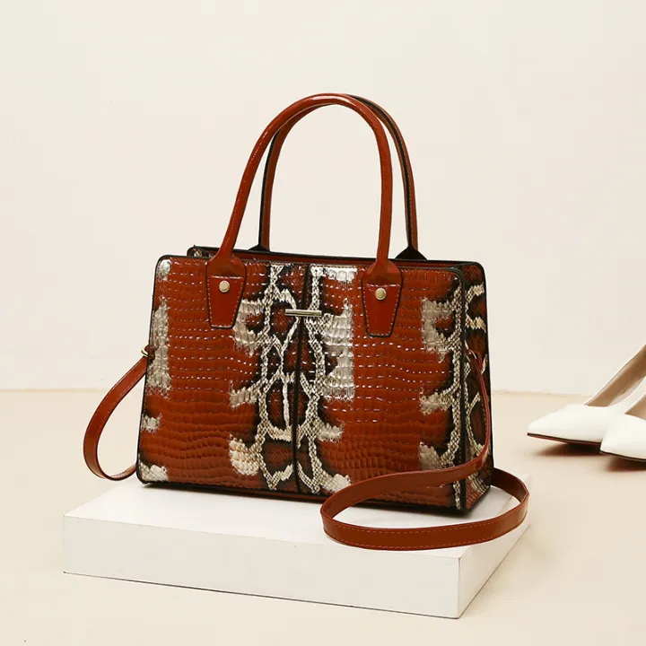 Women's%20large-capacity%20contrasting%20snake%20print%20premium%20sense%20commuter%20bag%20Business%20commuter%20PU%20shoulder%20crossbody%20tote%20bag%20-%20Image%204