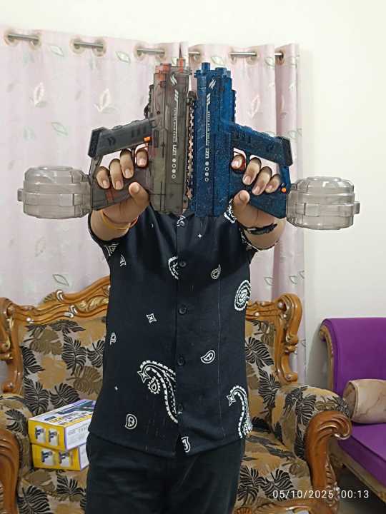 UZI%20Ice%20Horn%20Electric%20Water%20Gun%20%E2%80%93%20800ml%20Capacity%20%7C%2010m%20Range%20%7C%20Colorful%20Lights%20%7C%20Rechargeable%20Battery%20-%20Image%203