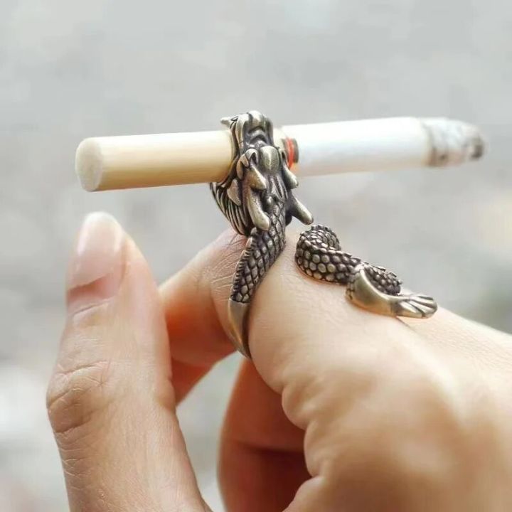 Retro%20Personality%20Men's%20Golden%20Dragon%20Clip%20Cigarette%20Ring%20Cigarette%20Holder%20Hand%20Jewelry%20Simple%20temperament%20Men's%20daily%20ornaments%20-%20Image%204