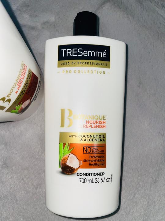 TRESemme Botanique Nourish & Replish Conditioner with Coconut & Aloe Vera 700ml UAE