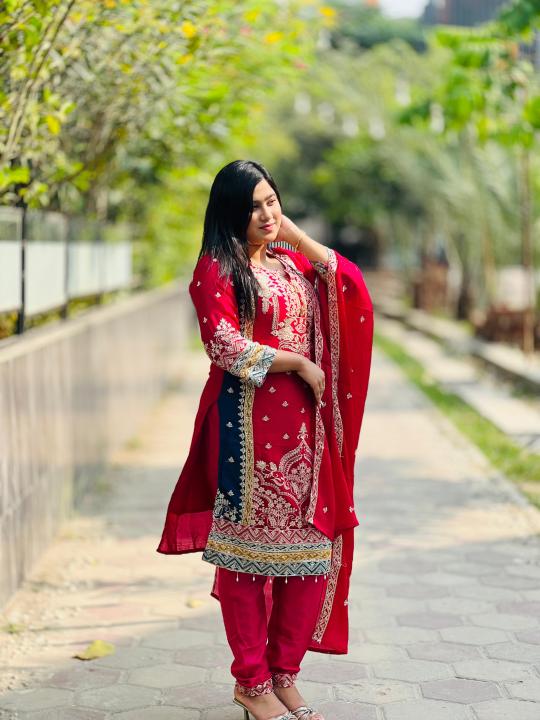 Georgette%20Embroidery%20Four%20Piece%20Women's%20Clothing%20Set%20-%20Image%202