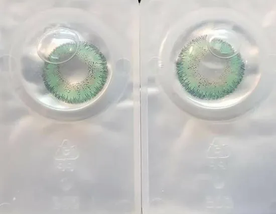 Bella%20Cool%20Green%20Natural%20Color%20Contact%20Lens%20With%20Kit%20Box.%20Bella%20Natural%20Series.%20#cool.gr.ee.n%20-%20Image%209