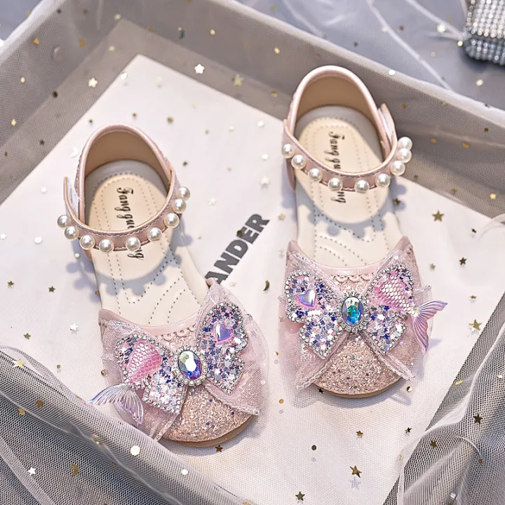 Girls%20sandals%20soft%20sole%20summer%202024%20new%20children's%20bow%20medium%20and%20big%20children's%20baotou%20little%20girl%20crystal%20princess%20shoes%20-%20Image%202