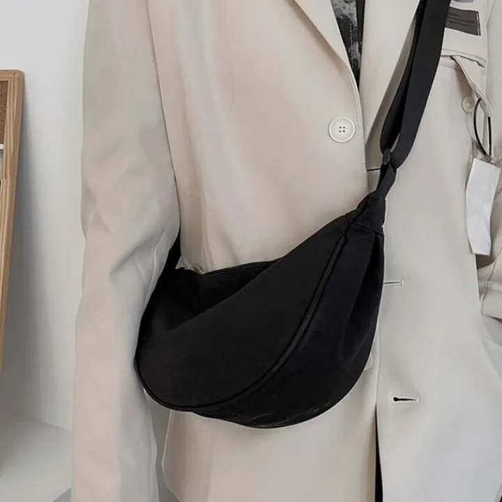 Solid%20Color%20Chest%20Bag%20For%20Women%20Large%20Capacity%20Travel%20Crossbody%20Female%20Half%20Moon%20Belt%20Bag%20Ladies%20Daily%20Street%20Fanny%20Packs%202022%20-%20Image%204