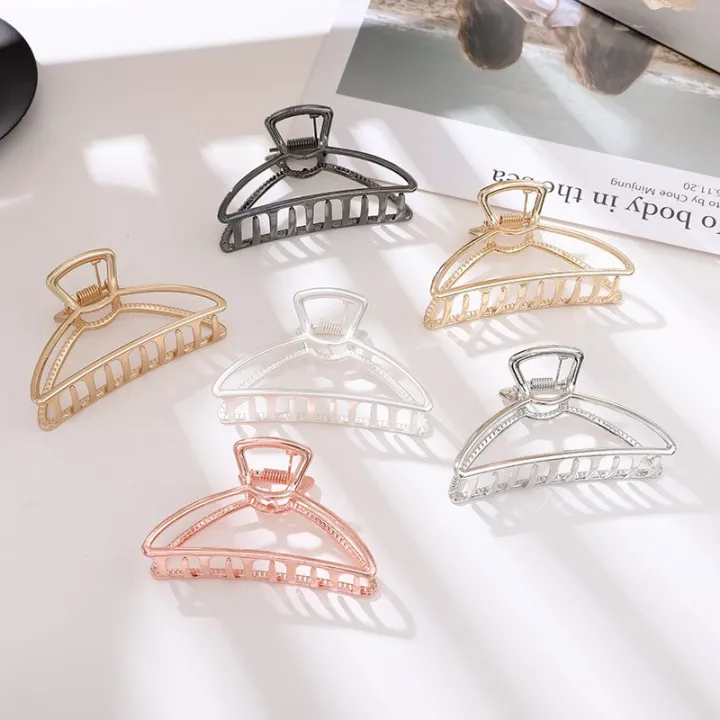 Women%20Girls%20Geometric%20Hair%20Claw%20Clamps%20Metal%20Hair%20Crab%20Moon%20Shape%20Hair%20Claw%20Clip%20Solid%20Color%20Hairpin%20Large%20Size%20Hair%20Accessories%20-%20Image%204