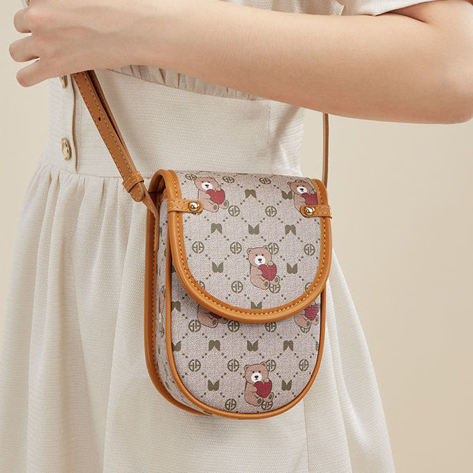Aokang%20Bag%20Women's%20Bag2022New%20Popular%20Niche%20French%20Bear%20Good-looking%20Female%20Crossbody%20All-Matching%20Bag%20-%20Image%202