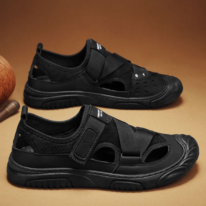 Closed Toe Sandals Men's Summer New Hollow Breathable Deodorant Beach Hole Shoes Men's Outdoor Driving Antiskid Shoe