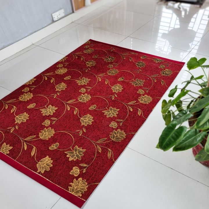 GOLD%20in%20RED-%20Floor%20Mat/%20Area%20Rug%20-%20Small%20Size%20-%20Image%209