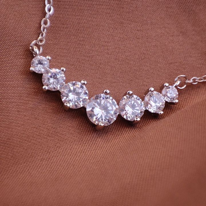 Moissanite%20fashion%20female%20clavicle%20chain%20simple%20pendant%20light%20luxury%20one%20carat%20seven%20princess%20necklace%20tik%20one%20piece%20dropship%20-%20Image%202