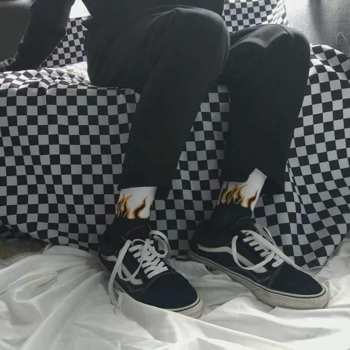 HoneyYami%20Unisex%20Flame%20Black%20White%20Yellow%20Fire%20Sokken%20Novelty%20Hip%20Hop%20Harajuku%20Socks%20Skateboard%20Calceines%20Mujer%20Street%20Skarpetki%20Socks%20-%20Image%204