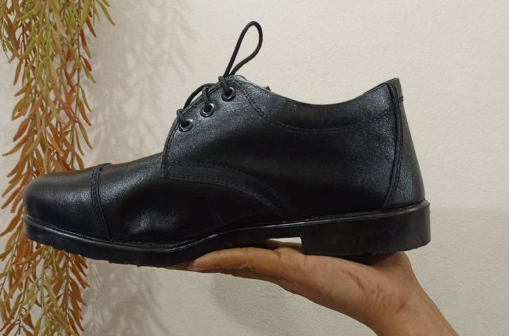 Safety%20Shoe%20-%20Leather%20safety%20shoe%20for%20workers%20-%20Workers%20shoe%20/%20boots%20-%20Image%204