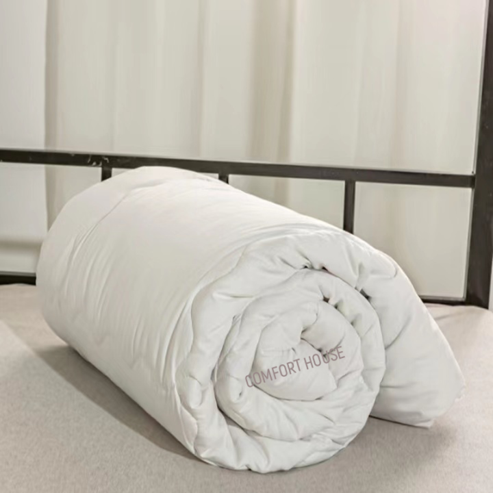 Comforthouse%20Solid%20Color%20Lightweight%20King%20Comforter%20-%20Elevate%20Your%20Bedding%20with%20Comfort%20and%20Style%20-%20Image%207