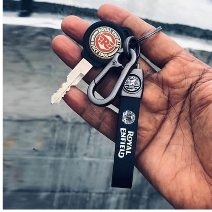 1%20Pcs%20Royal%20Enfield%20Branded%20Motorcycle%20Leather%20Keychain%20Ring%20with%20Screwdriver%20%E2%80%93%20Metal%20Key%20Ring%20&%20Carabiner%20Clip%20-%20Image%203