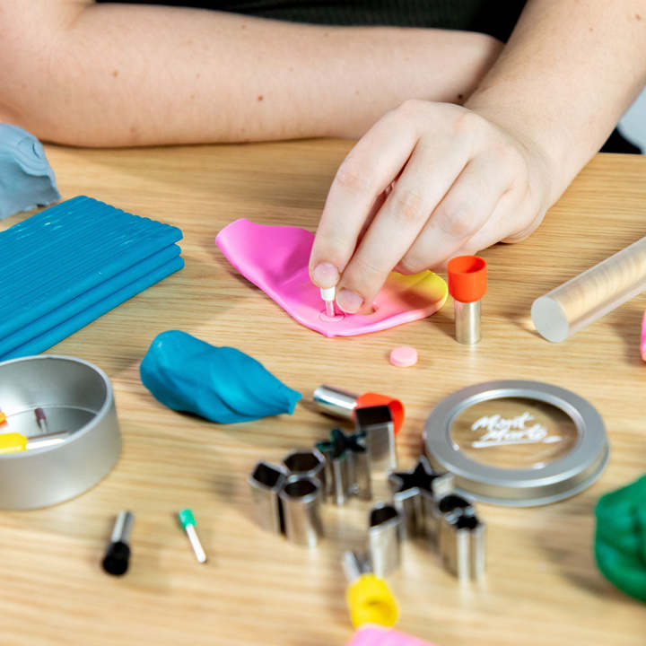 Mont%20Marte%20Polymer%20Clay%20Hole%20Punch%20Set-16pc%20-%20Image%203