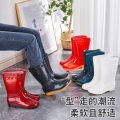 Rain boots for ladies medium high rain boots adult water shoes fashion water boots warm fleece waterproof labor protection shoes rubber shoes.