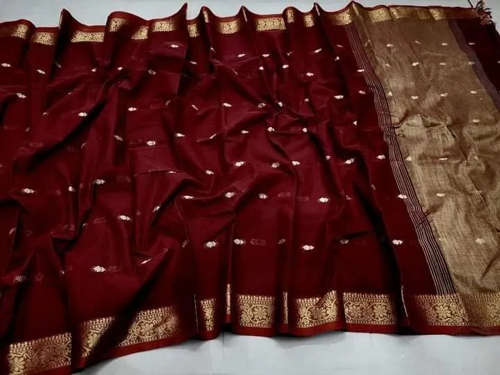 Maroon%20colour%20tangail%20half%20silk%20Nokshi%20peaire%20Saree%20for%20Women%20by%20Ekush%20Shatak%20-%20Image%204