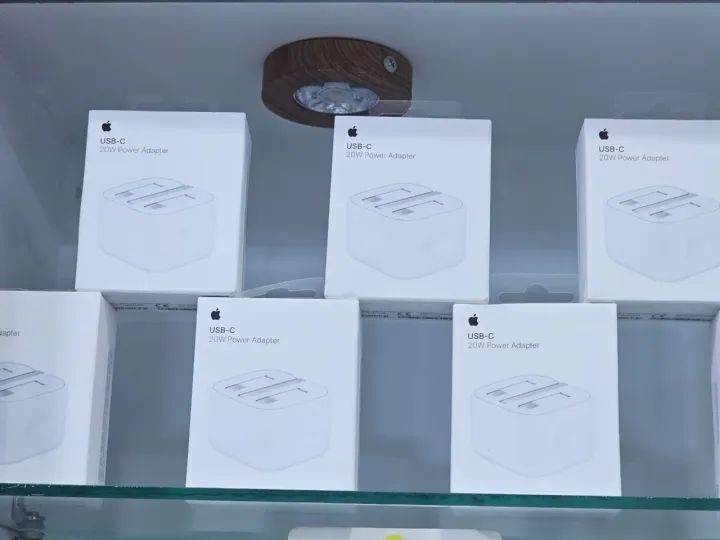 Apple%2020%20W%20USB%20Type-C%20Power%20Adapter%20-%20Image%204