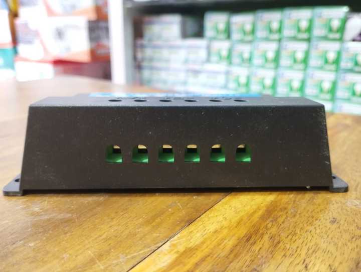 Digital%20Solar%20Charge%20Controller%2010A%2012V%20Battery%20for%2020-200W%20Solar%20Panel%20-%20Image%202