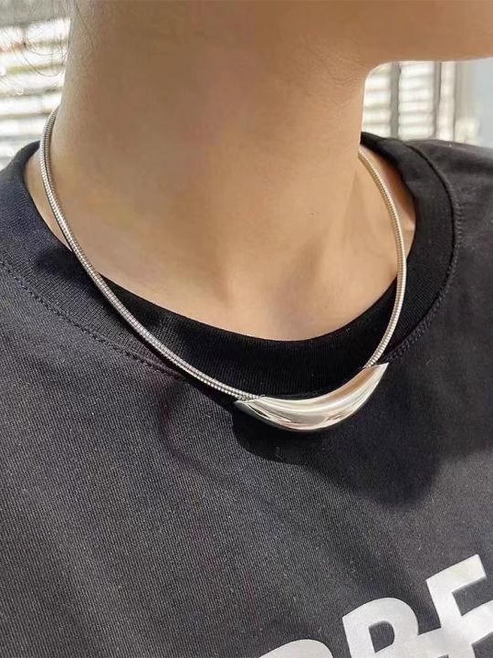 Collier%20Acier%20Inoxydable%20Bijoux%20Chunky%20Curved%20Tear%20Drop%20Pendant%20Design%20Choker%20Necklace%20Stainless%20Steel%20Necklace%20for%20Women%20-%20Image%206