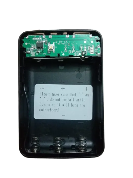 Portable%20Stylish%20First%20Charging%20Power%20Bank%20Case%20(Use%203%20Piece's%2018650%20Battery)g%20-%20Image%203