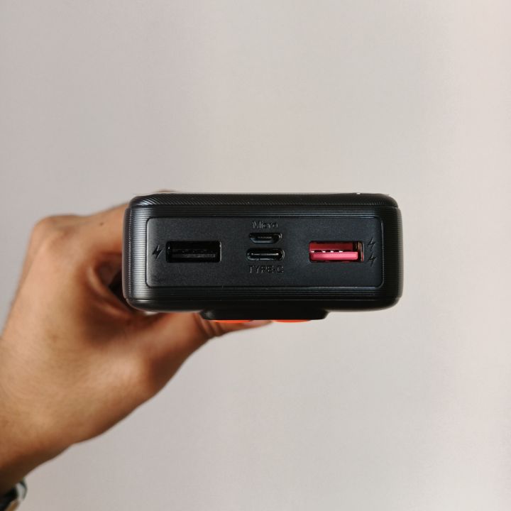 Good%20Cool%2020000mAh%2022.5W%20Fast%20Charging%20Portable%20Power%20Bank%20with%20Built-in%20Cable%20&%20LED%20Digital%20Display%20-%20Minimalistic%20Powerbank%20for%20Type%20C%20&%20iOS%20-%20Image%205