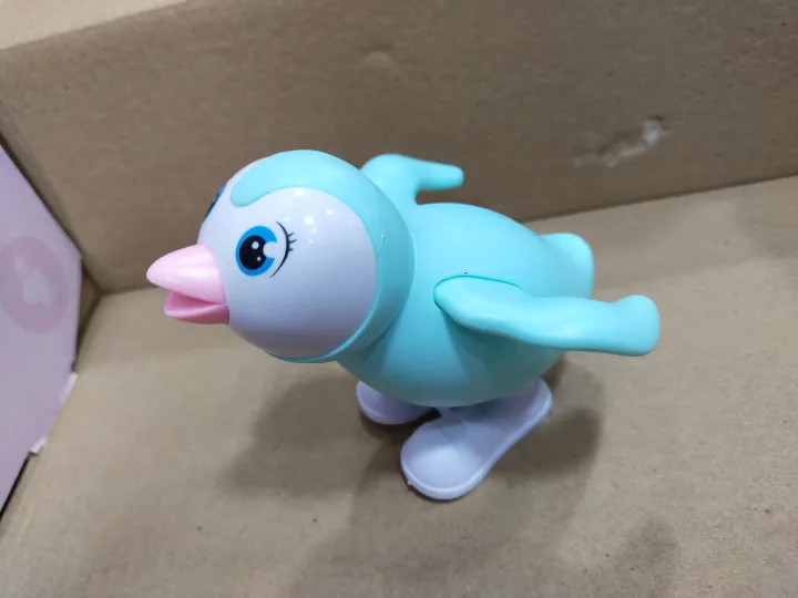 Cute%20Jumping%20Toys%20%7C%7C%20Key%20Operated%20Penguin%20Toy%20for%20Kid%20%7C%7C%20Wind%20-%20Up%20Toys%20for%20Girls%20&%20Boys%20-%20Multi%20Colour%20(%20Pack%20of%201%20)%20-%20Image%204