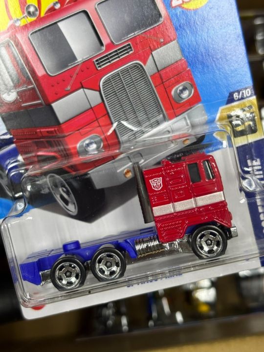 Hot%20Wheels%20(Mainline)%20Optimus%20Prime,%20Scale%20-%201:64%20-%20Image%203