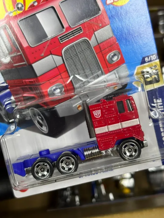 Hot%20Wheels%20(Mainline)%20Optimus%20Prime,%20Scale%20-%201:64%20-%20Image%203