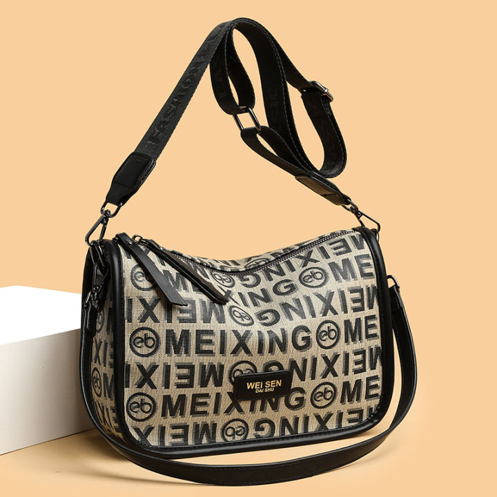 2024%20New%20Large-Capacity%20Crossbody%20Bag,%20Korean%20Fashion%20One%20Shoulder%20Crossbody%20Bag,%20Fashion%20Pillow%20Bag,%20Versatile%20Women's%20Bag%20-%20Image%203