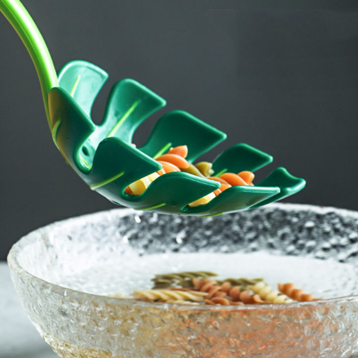 Green%20Monstera%20Leaf%20Colander%20Multifunctional%20Long-Handled%20Spaghetti%20Slotted%20Serving%20Spoon%20Salad%20Slotted%20Spoon%20For%20Home%20Kitchen%20-%20Image%204