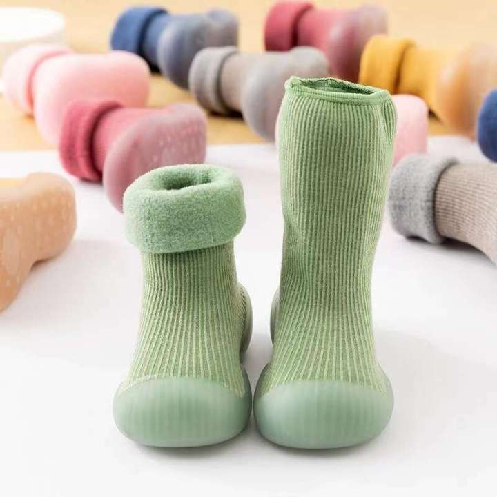 Baby%20walking%20shoes%20in%20autumn%20winter%20with%20plush%20thickened%20soft%20soles,%20non%20slip,%20pure%20cotton%20floor%20socks%20for%20both%20boys%20and%20girls%20to%20keep%20warm%20-%20Image%204