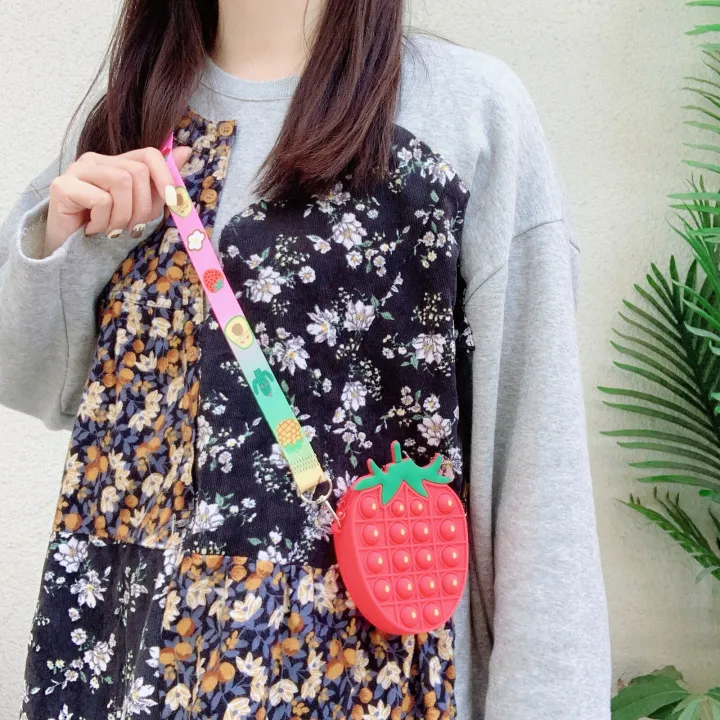 Pop%20Popper%20Fidget%20Toy%20Push%20It%20Poppet%20Bubble%20Shoulder%20Bag%20Crossbody%20Handbag%20Purse%20-%20Image%204