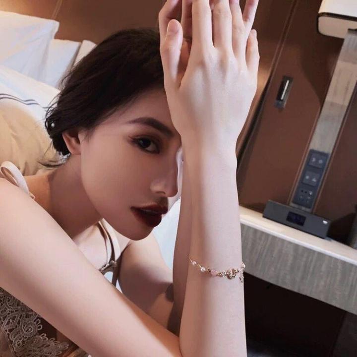 Zircon%20Pearl%20Bracelet%20for%20Women%20Adjustable%20Alloy%20Chain%20with%20Star%20Moon%20Charm%20Elegant%20Beaded%20Jewelry%20for%20Party%20Wedding%20and%20Daily%20Wear%20-%20Image%207
